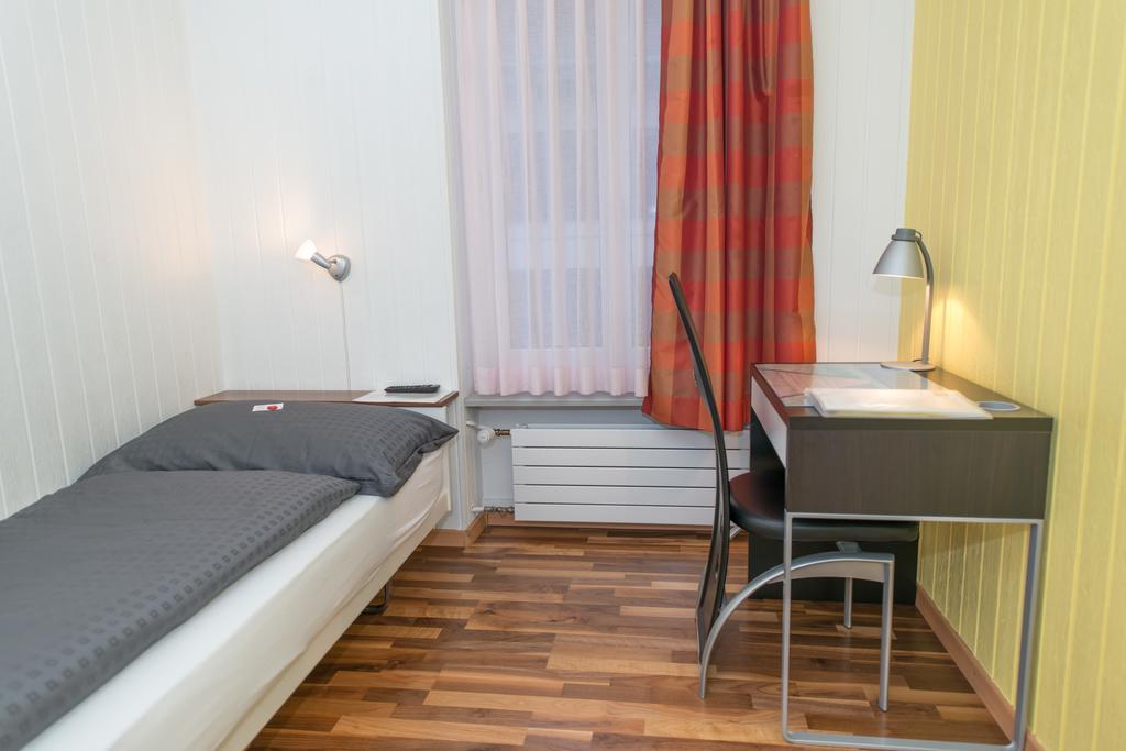 Hotel Rotes Haus ブルック エクステリア 写真