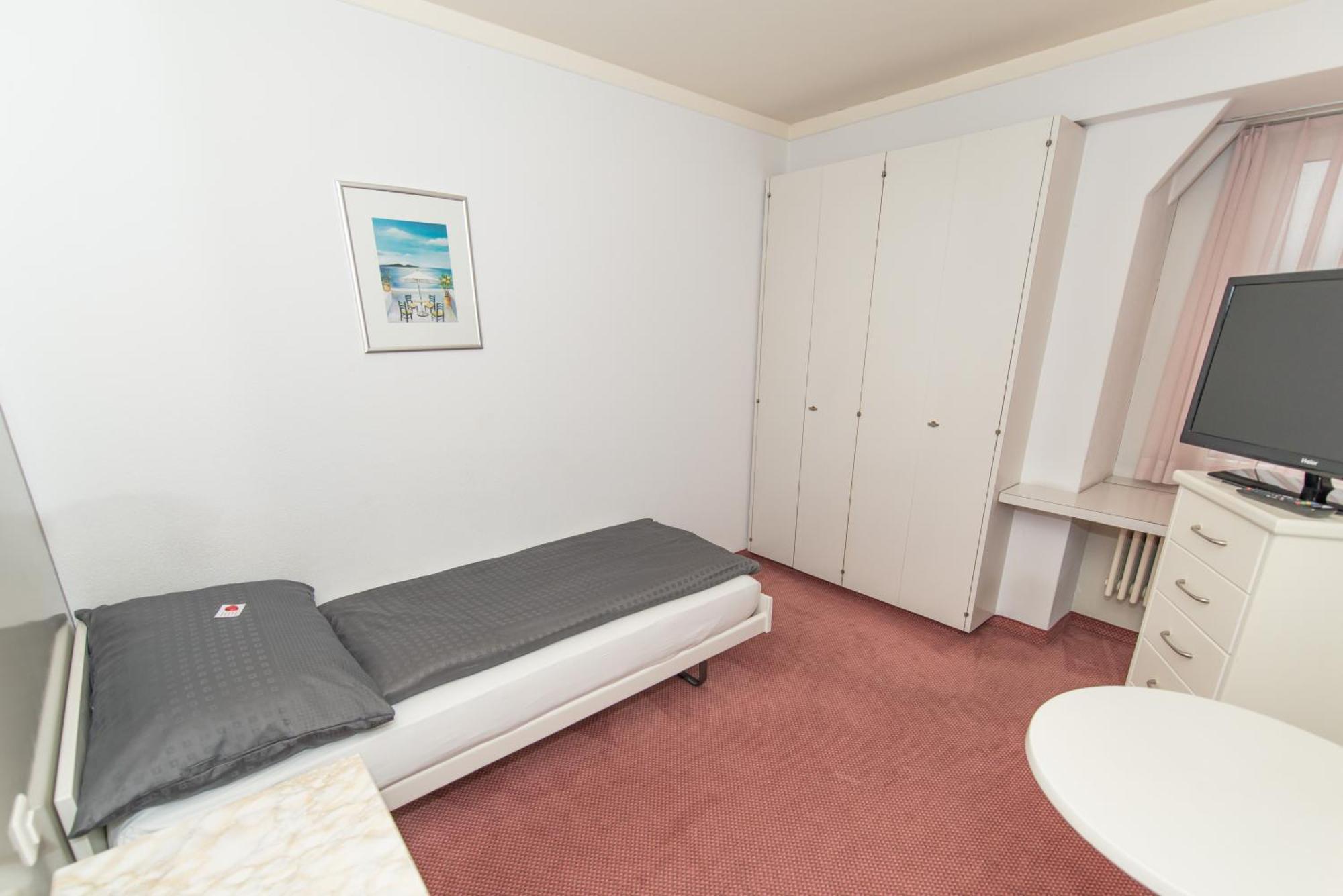 Hotel Rotes Haus ブルック エクステリア 写真