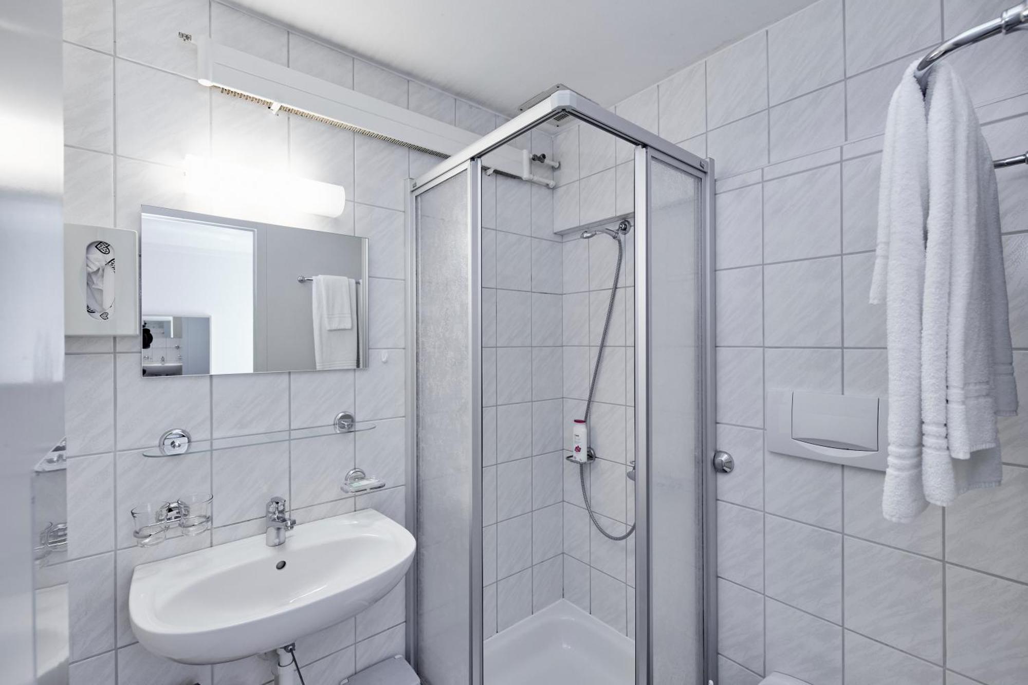 Hotel Rotes Haus ブルック エクステリア 写真