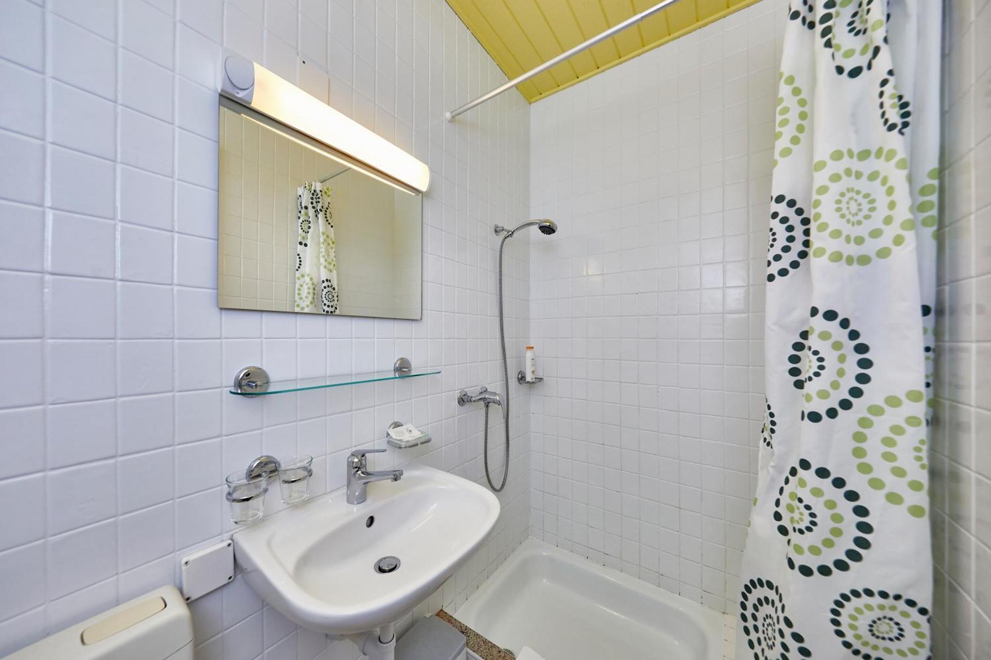 Hotel Rotes Haus ブルック エクステリア 写真